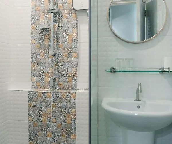 Cozyhouse Near Mrt Qscc Convention Center 4br 10ppl